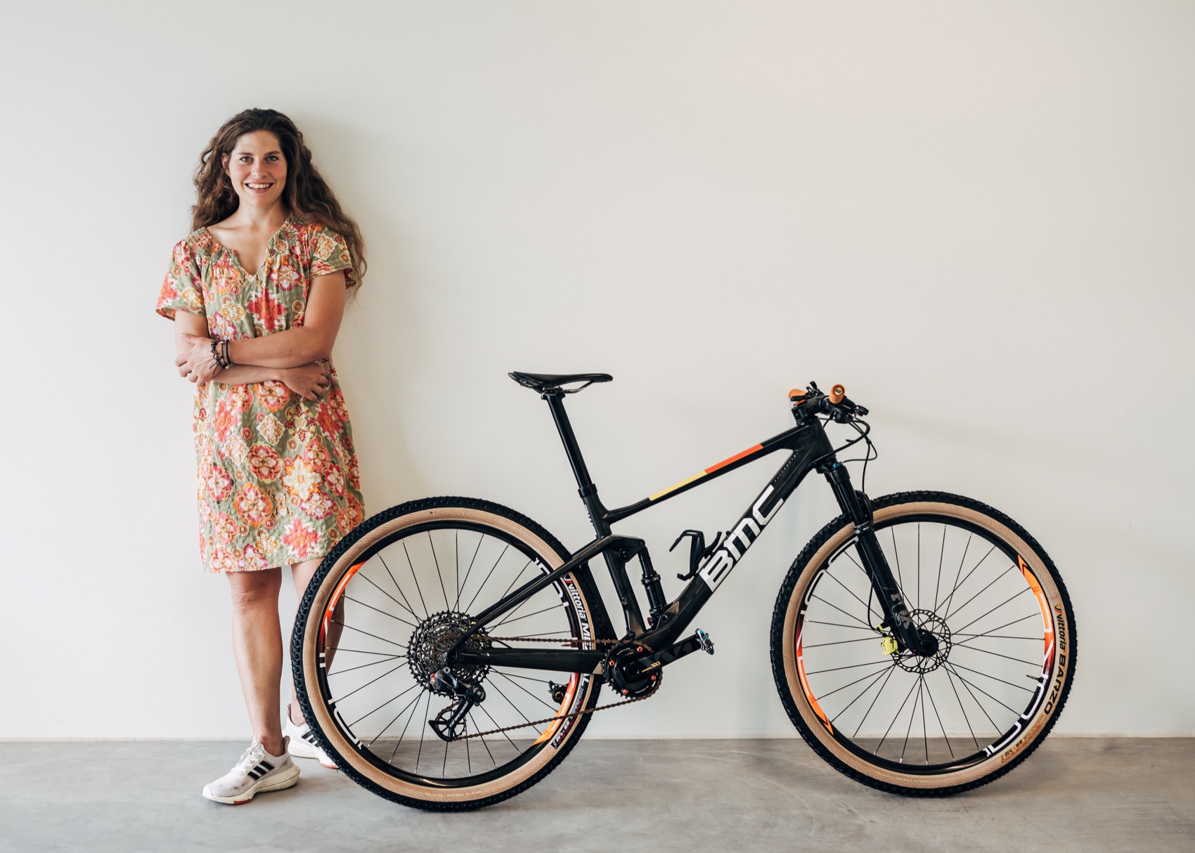 Elisabeth Brandau mit ihrem Mountainbike